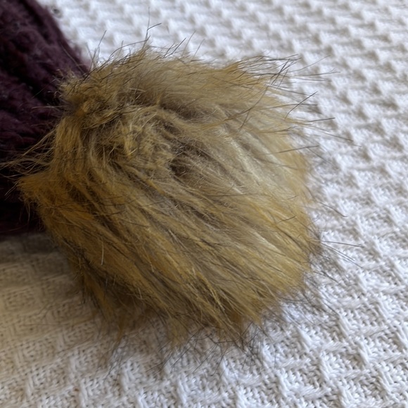 SOLD Knit hat and scarf 🧣❄️ - Picture 4 of 4